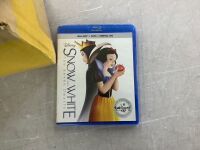 Case of (30) Snow White and the Seven Dwarfs - Blu-ray + DVD + Digital
