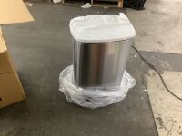Qualiazero 13 Gal. Stainless Steel Kitchen Trashcan, Step-on, Rectangle - Dented