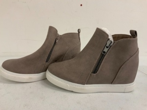 Natural Reflections Womens Wedge Shoe, Size 7, E-Comm Return