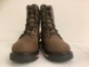 Mens Boots, 9.5D, Appears New, Sold as is