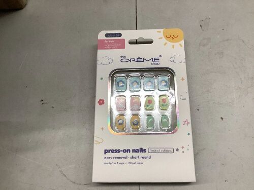 6-Pack of Press-on-nails by The Cr&egrave;me Shop