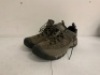 Keen Shoes for Men, Size 14, E-Comm Return