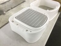 VINGLI Portable Toilet with 5 Gallon Bucket - Cracked Piece