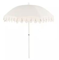 JONATHAN Y Horizon 6.5 ft. Classic MidCentury Scalloped Fringe Market Beach Umbrella in Cream/White, White Pole