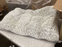 Pet Bed, 32" x 22"