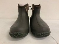 Dry Shod Mens Boots, 10, E-Commerce Return, Sold as is