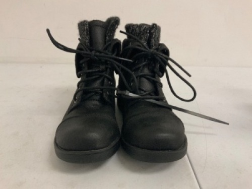 Womens Boots, 6M, E-Commerce Return, Sold as is