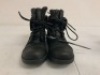 Womens Boots, 6M, E-Commerce Return, Sold as is