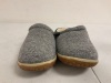 Minnetonka Slippers, Unsure if Mens or Womens, Size 7, Appears new, Sold as is