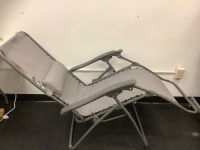 Anti Gravity Chair, Arm Needs Repaired w/ Attached Bolt, E-Commerce Return, Sold as is