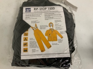 Rip Stop 3 Piece Rainsuit, S, Appears New, Sold as is