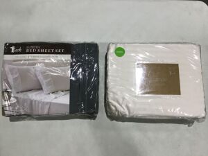 Lot of (2) Queen Size Sheet Sets 