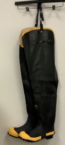 Men's Hip Waders, Size 11, E-Commerce Return, Sold as is