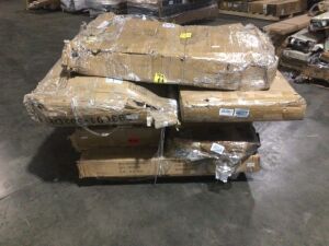 Pallet of E-Comm Return Office Desks 