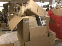 Pallet of Salvage Returns from Major Bed & Bath Retailer. Will Contain Broken and Incomplete Items for Parts and Repair