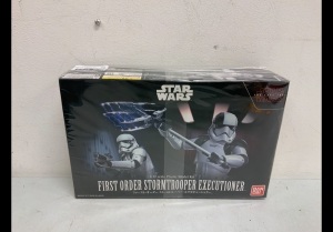 Star Wars First Order Stormtrooper Executioner Plastic Model Kit, Appears New