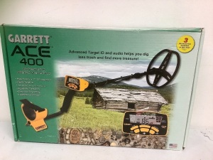 Garrett Metal Detector, Powers up, E-Commerce Return, Sold as is