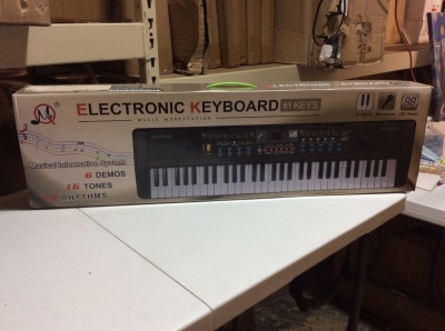 61-Key Electronic Keyboard Music Workstation. Appears New