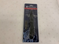 Smith and Wesson Knife, E-Commerce Return, Sold as is
