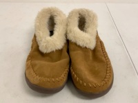 Natural Reflections Womens Slippers, 6, E-Commerce Return, Sold as is