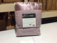 Madison Park Twin&nbsp;Microfiber Down Alternative Blanket with 3M&nbsp;Scotchgard Finish. Appears New