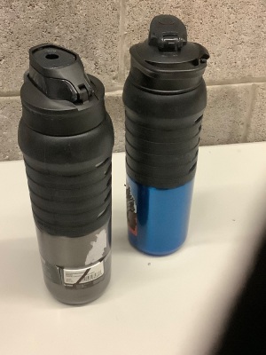 Lot of (2) Under Armor Dominate 24 oz water bottles E-Commerce return, Broken parts