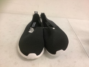 Adidas Neo Shoes, 9, E-Commerce Return, Sold as is