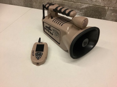 Lucky Duck Revolt Electronic Predator Call with Remote