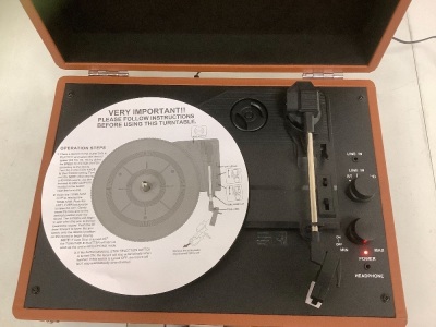 Victrola Bluetooth Turntable, Appears New, Sold as is