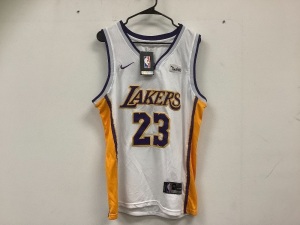 Lakers James Jersey, 48, Appears New, Sold as is