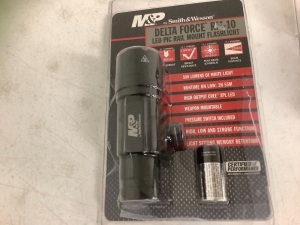 Smith & Wesson Rail Mount Flashlight, E-Commerce Return, Sold as is