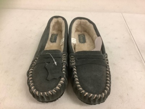 Natural Reflections Womens Moc Slippers, 9, Appears New, Sold as is