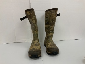 Mens Rubber Boots, 8M, E-Comm Return, Staple In Top of Boot