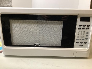 Oster 1.1 Cu Ft. Microwave Oven, 1000 Watts, White