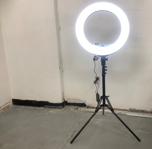 Large Heavy Duty Ring Light, Appears New