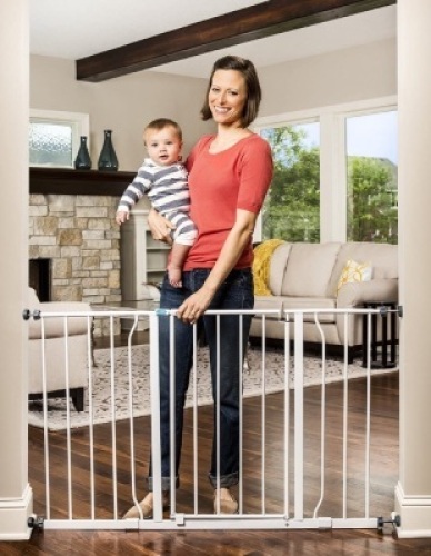 Regalo Easy Open 47-Inch Super Wide Walk Thru Baby Gate. Appears New