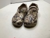 Crocs, Men's Size 9, Ecommerce Return, Appears New