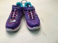 Skechers, S Lights, Girls, Size 2, Ecommerce Return