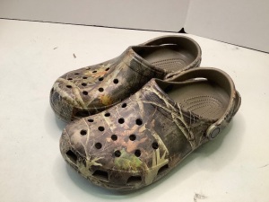 Crocs, True Timber Men's 10, Women's 12, Ecommerce Return, Appears New