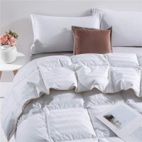 Puredown White Goose Down Comforter. 500 Thread Count. Twin/TwinXL. Appears New