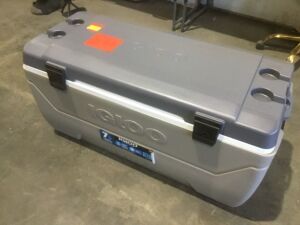 Igloo MaxCold 152 qt Cooler - One Hinge Needs Screws