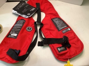 Mustang Survival Automatic Inflatable PFD, Universal Fit, Appears New