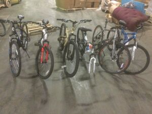 Lot of (6) Mountain Bikes - For Parts or Repair 