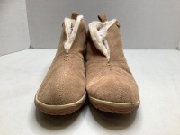 Minnetonka Slippers, Ladies 8, Ecommerce Return