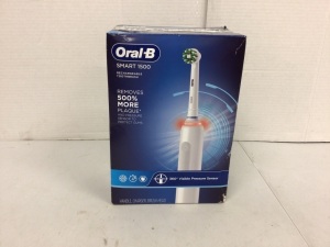 Oral B Rechargeable Toothbrush, Powers Up, E-Commerce Return