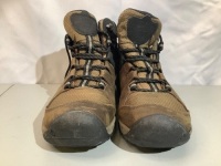 Keen Men's Hiking Boots, 10, Some scuffs on side, Ecommerce Return