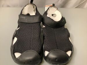 Crocs Swiftwater Sandal, Men's 10, Ecommerce Return, Appears New