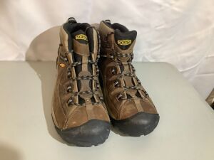 Keen Men's Hiking Boots, 13, Appear New