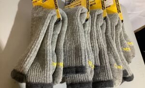 Lot of (4) 13" Mid Calf Extreme Cold Socks, Appears New