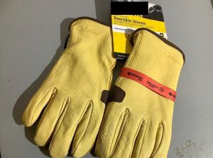 Men's Insulated Deerskin Gloves with Gore-Tex and Thinsulate Insulation, Appears New